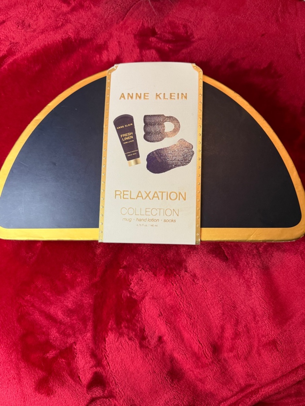 Anne Klein Relaxation Gift Set Navy Gold Mug Hand Lotion Fuzzy Socks New